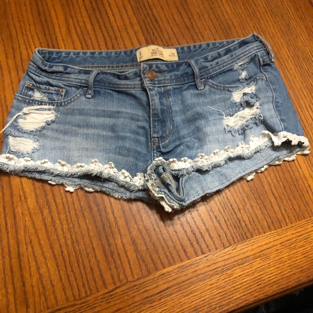 Hollister low rise jean shorts size 9